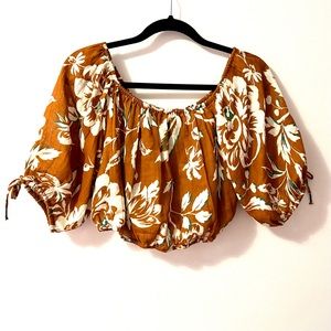 Anthropologie printed off-the-shoulder floral crop top in cedar and white M